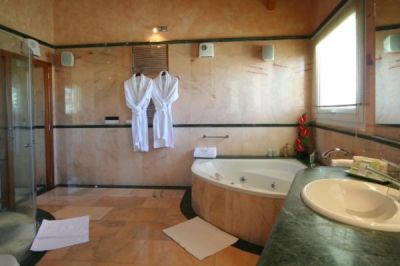 Typical ensuite bathroom