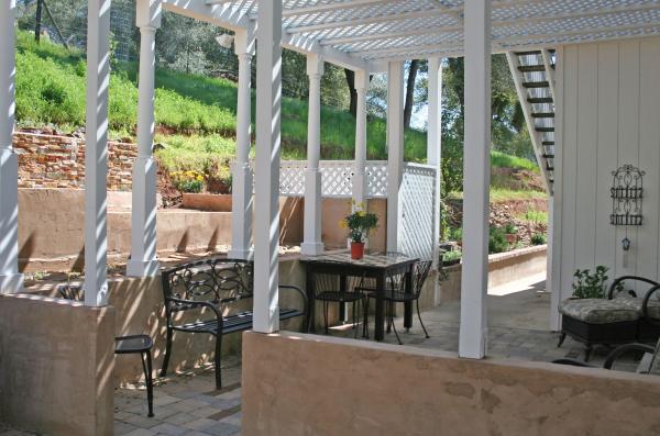 Listen to the sound of the Fountain as you relax!