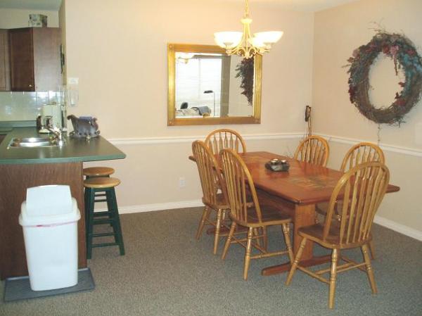 Kitchen & Dining Area