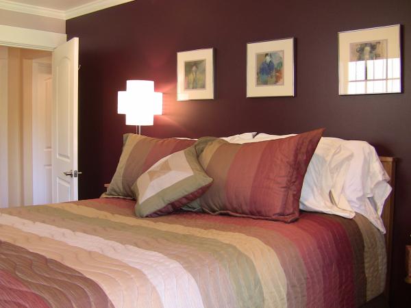 3rd bedroom, Qn bd, W.I.C., French Doors to patio 