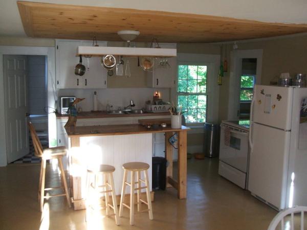 Kitchen with Breakfast Bar