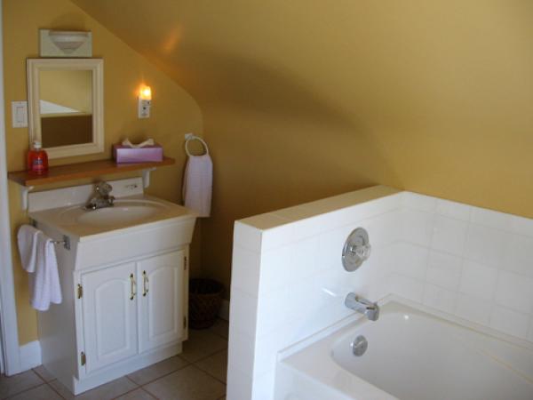 2nd Floor Bathroom