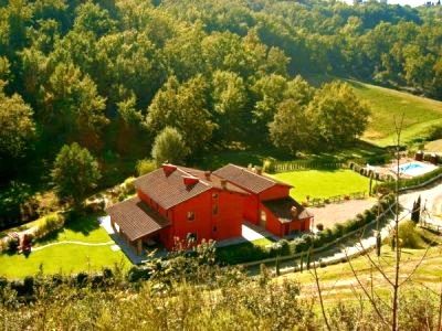 Casa Rossa Villa with private  pool, sauna and park in Tuscany