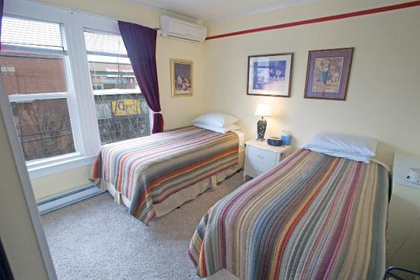Twin Bedroom - Apartment 304