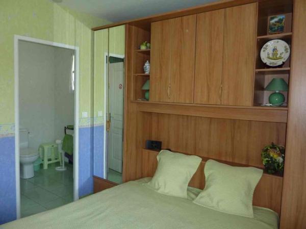 Green Room with Batroom View
