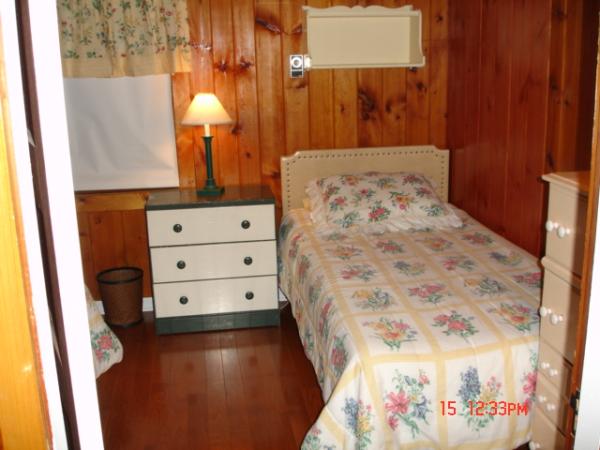 Bedroom with Twin Beds