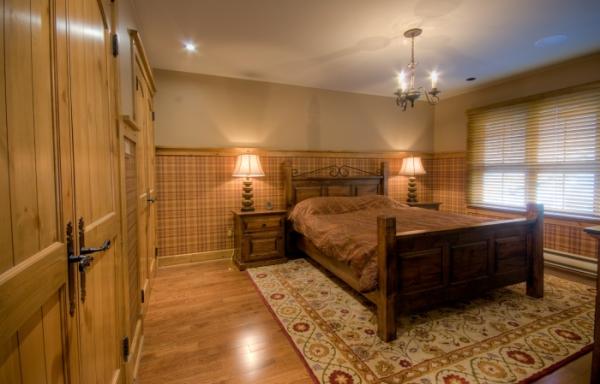 Second bedroom on the top level with Queen	