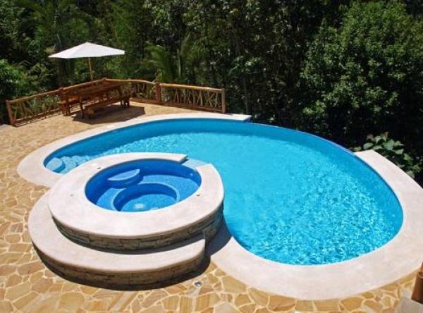 Pool with Jacuzi