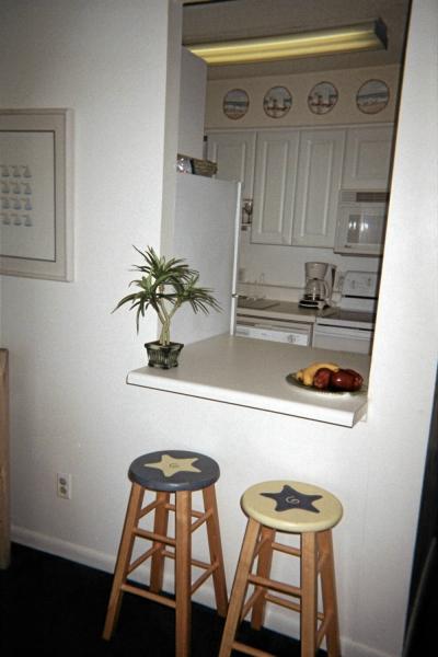 Pass Through to Kitchen