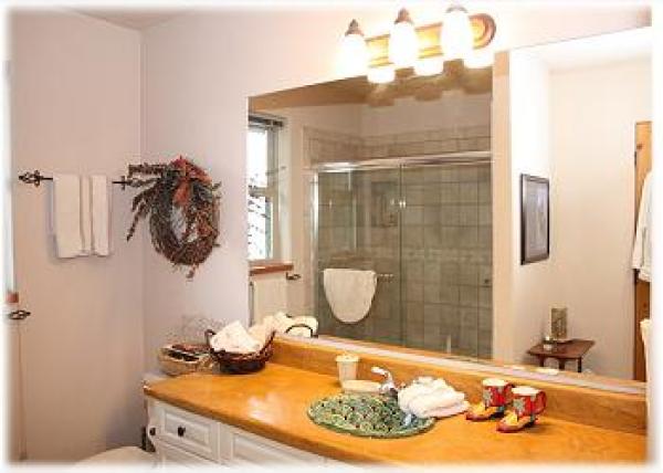 Guest wing shared bath