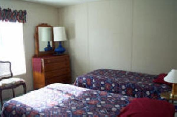 Twin bedroom