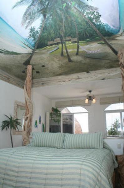 Master Bedroom w/ King Bed