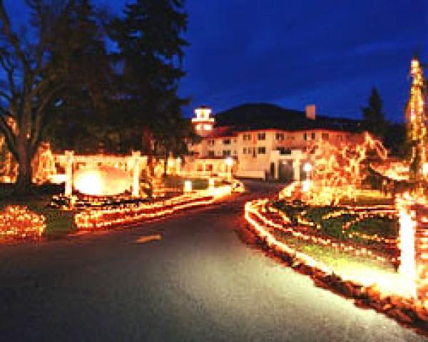 Columbia Cliff Villas in Night 