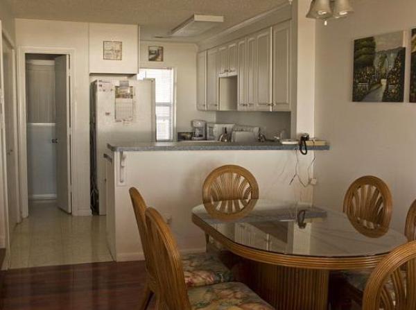 Kitchen & Dining Area