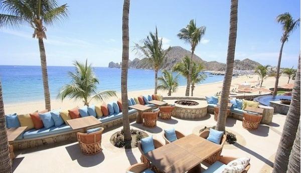 Dining beachside