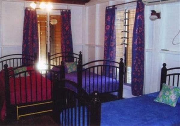 4 Single Beds