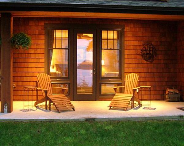 Sitting Chair near Entrance