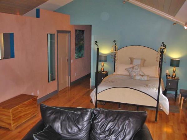 Another View of Great Room - queen bed