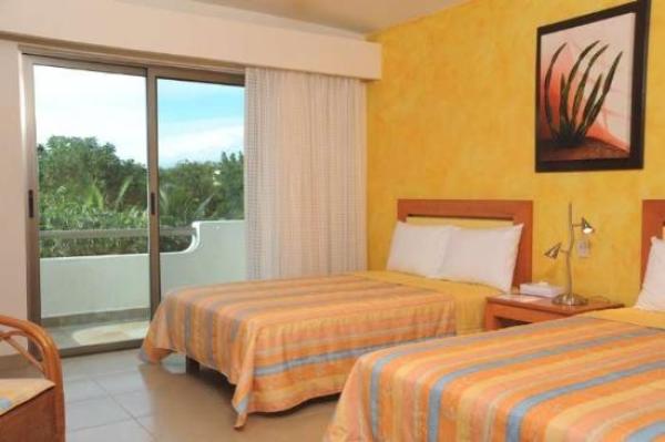 2 doube beds in our second bedroom 