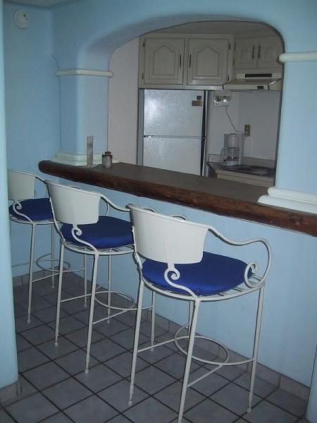 Kitchen with Breakfast Bar