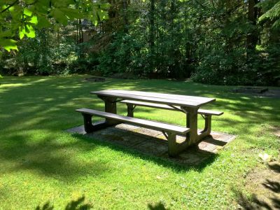 Picnic bench