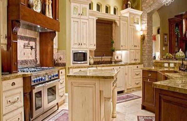 Stunning Kitchen (sub zero fridge, ice maker, more