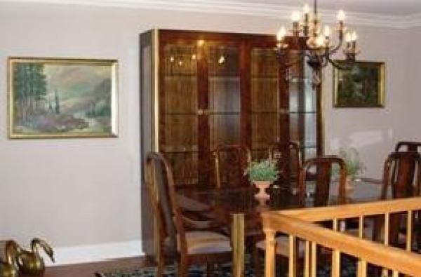 dinning room #1 seats 6 to 8 for formal dinning