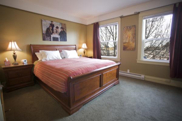 King Bedroom in 309.