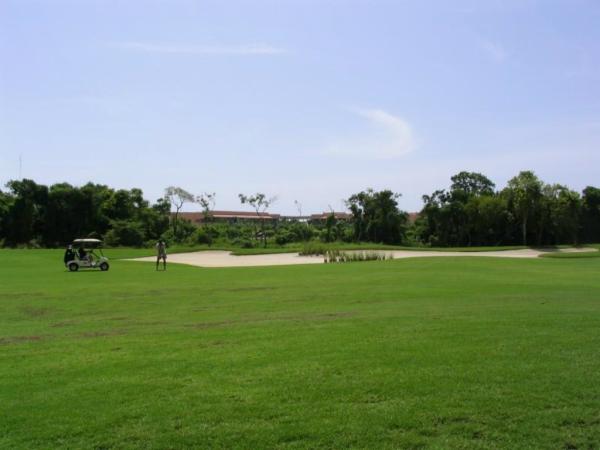 A few minutes away from 18 hole golf course