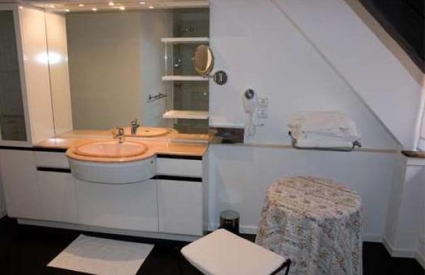 5th Bathroom