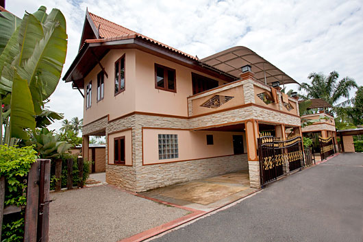 Baan Chong Pli Vacation Rental Villa