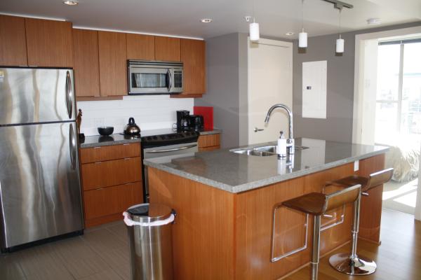 Kitchen/Bar Style Eating Area