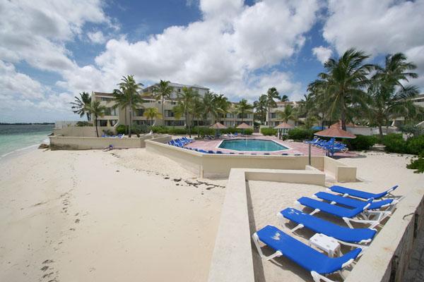 Relaxing Overlooking Pool & Beach