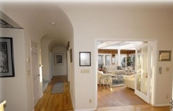 dining area - hall to bedrooms, door to solarium