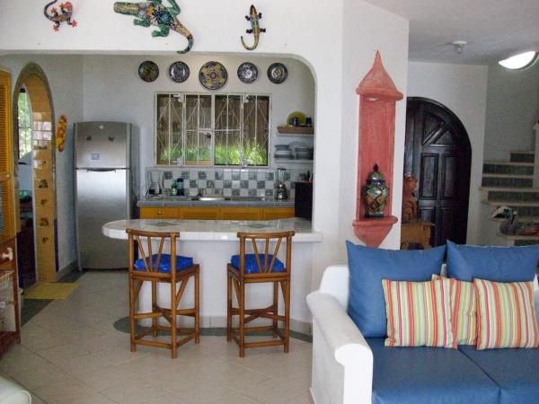 Kitchen/Bar/Living Room