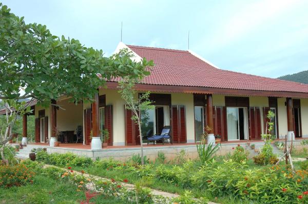 Square-Pavillion style Building