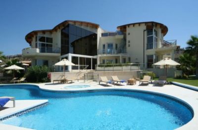 Villa El Cid and pool