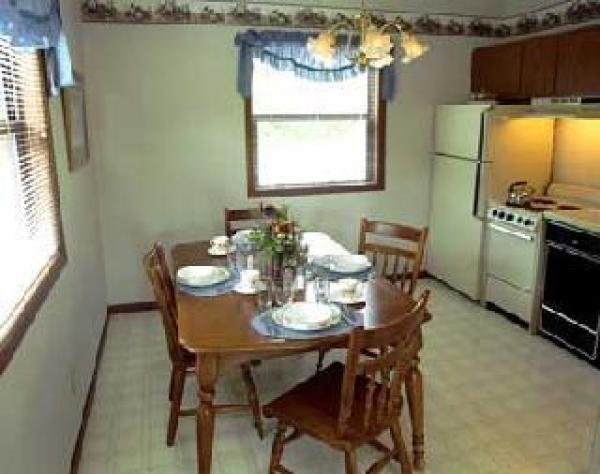 Kitchen & Dining Area