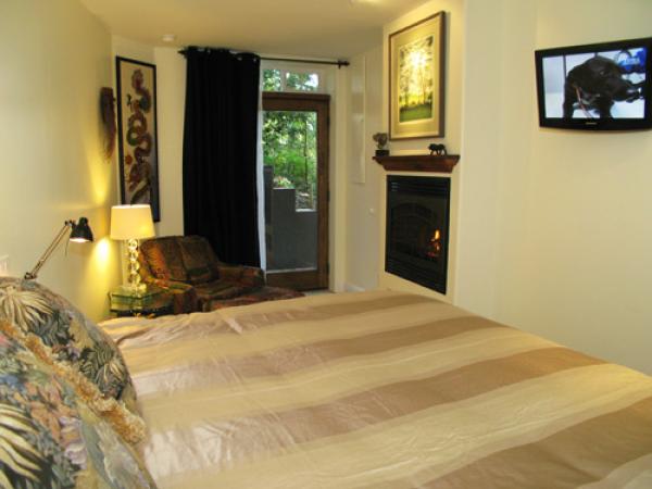 Bedroom 3 w/King Bed