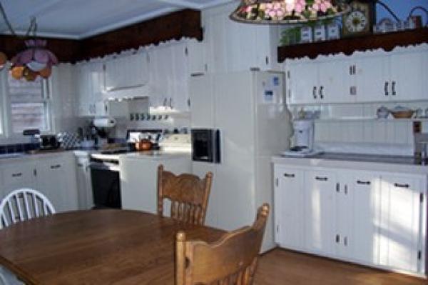 Kitchen & Dining Area