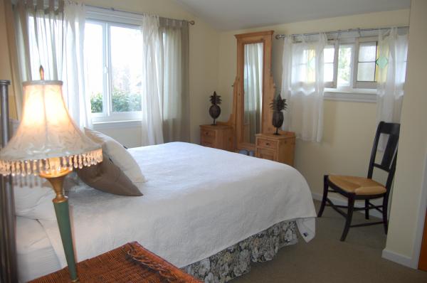 Garden Cottage bedroom 2