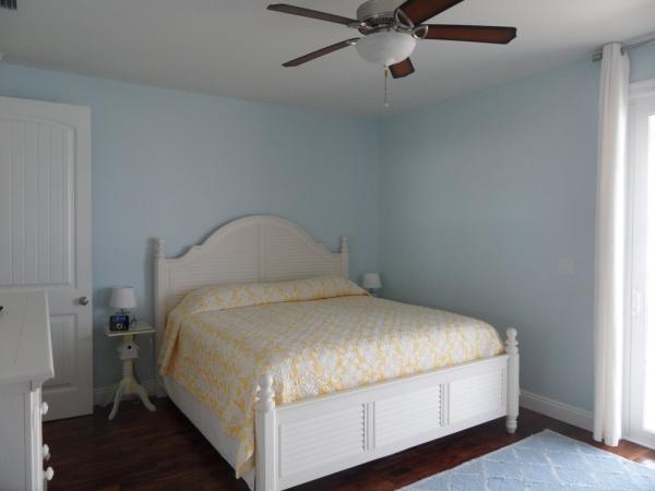 King master bedroom on third floor.