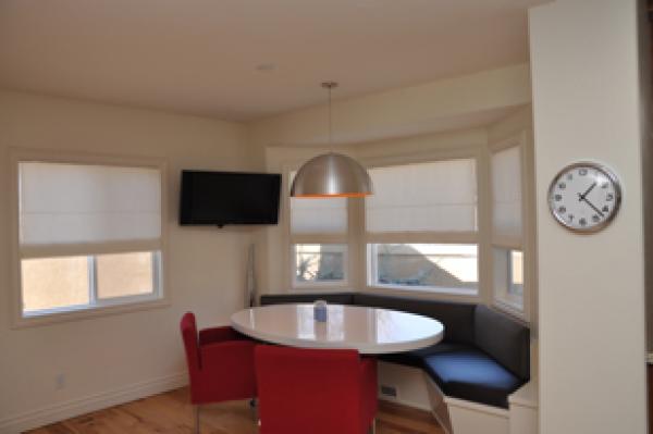 Dining table seats 8 people w/ 37