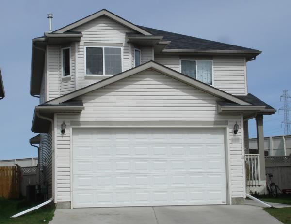 Front house,quiet cul-de-sac, double garage, Wi-fi