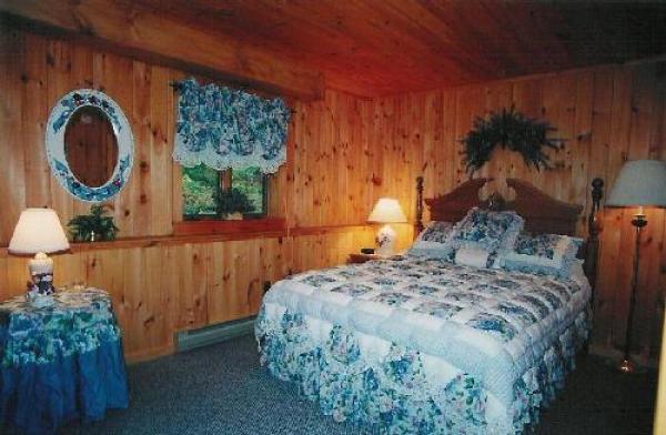 Bedroom with Queen Bed
