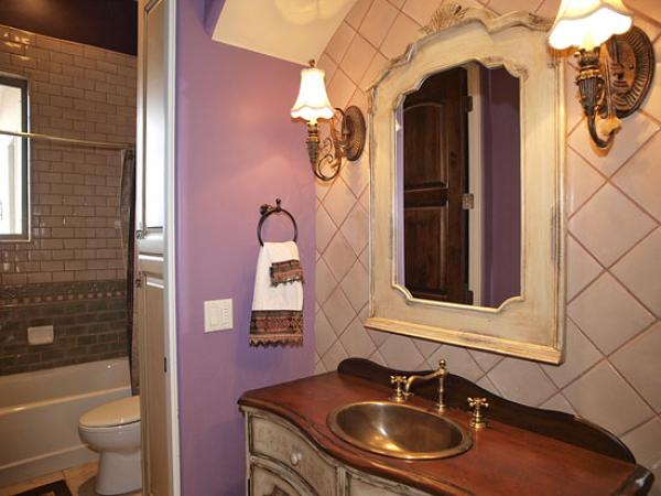 Butler's Bathroom (main level)