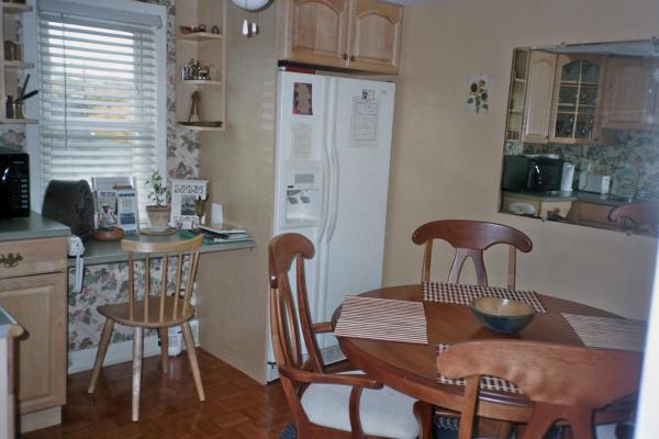 Second Floor Suite - Eat-in kitchenette