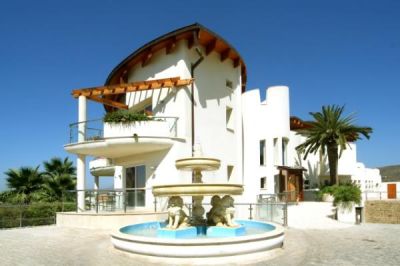 Villa El Cid water fountain