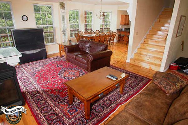 Beautifully Organized Living Room 