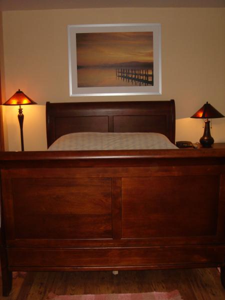 Master Bedroom 2 w/ TV/DVD and Private Bathroom  